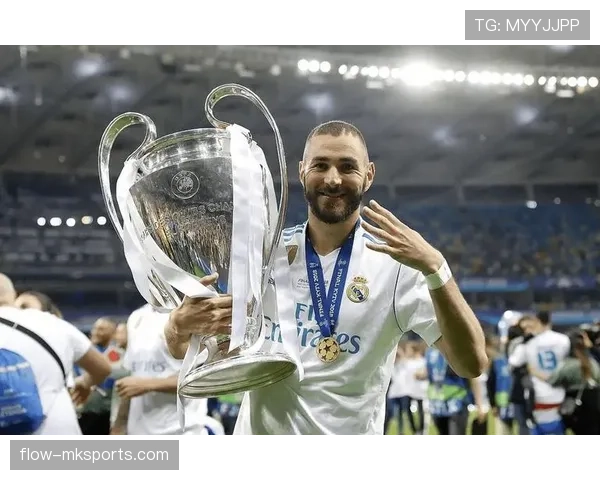 本泽马伪九号角色如何重塑现代中锋定义