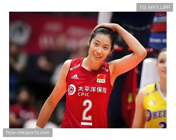 朱婷随手一拍像隔壁姑娘？别逗了，那只行李箱比我家还阔绰